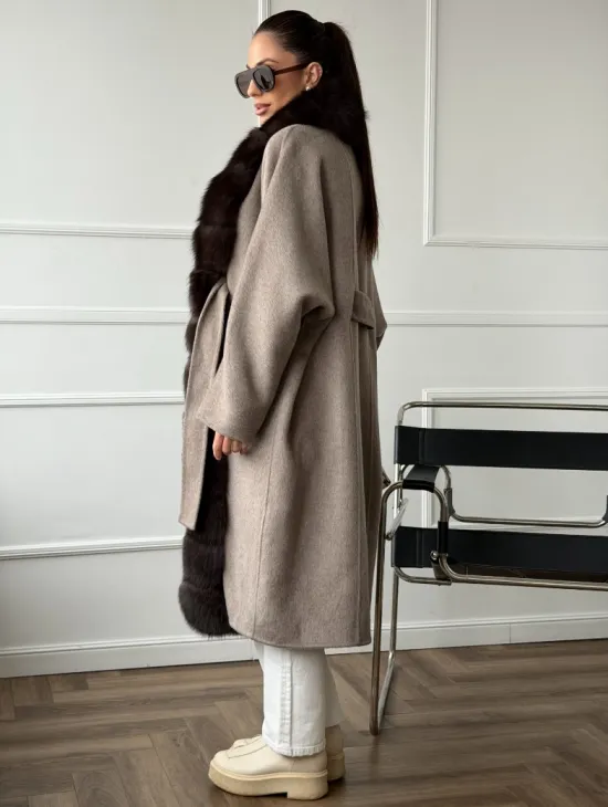Длинное пальто с мехом финского песца
