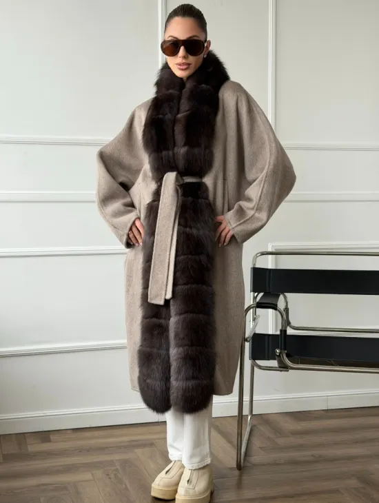 Длинное пальто с мехом финского песца