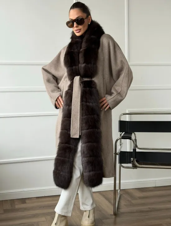 Длинное пальто с мехом финского песца