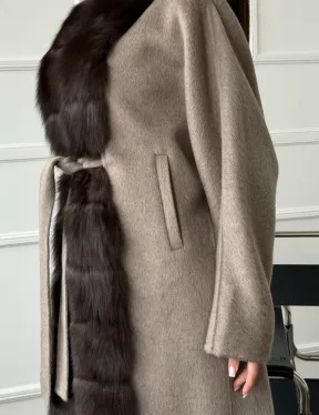 Длинное пальто с мехом финского песца