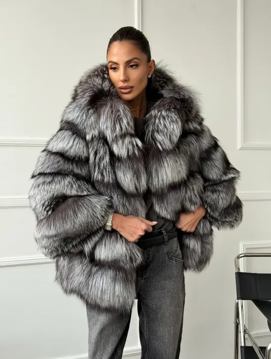 Шуба из меха чернобурки с капюшоном - серая