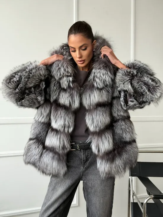 Шуба из меха чернобурки с капюшоном - серая