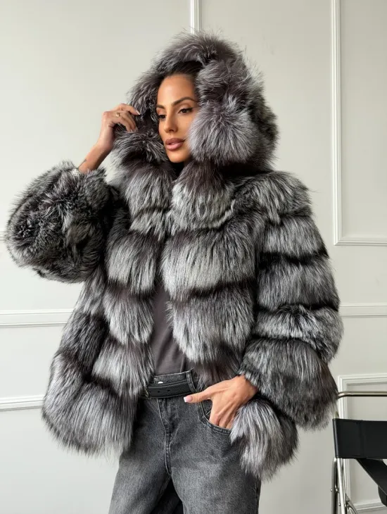 Шуба из меха чернобурки с капюшоном - серая