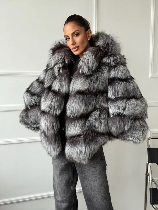 Шуба из меха чернобурки с капюшоном - серая