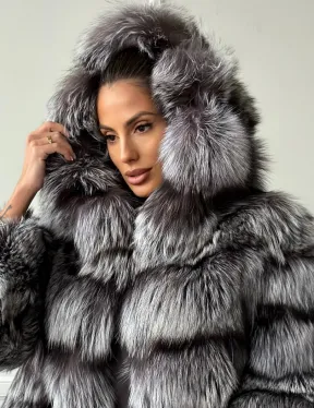 Шуба из меха чернобурки с капюшоном - серая