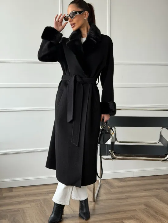 Черное пальто с мехом норки