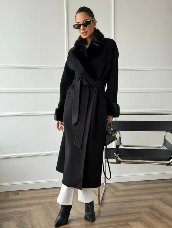 Черное пальто с мехом норки