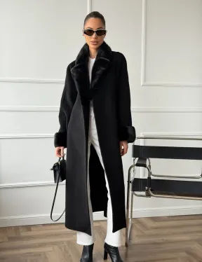 Черное пальто с мехом норки