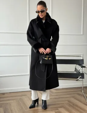 Черное пальто с мехом норки