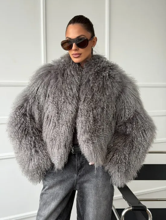 Серая шубка из меха ламы