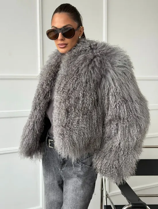 Серая шубка из меха ламы