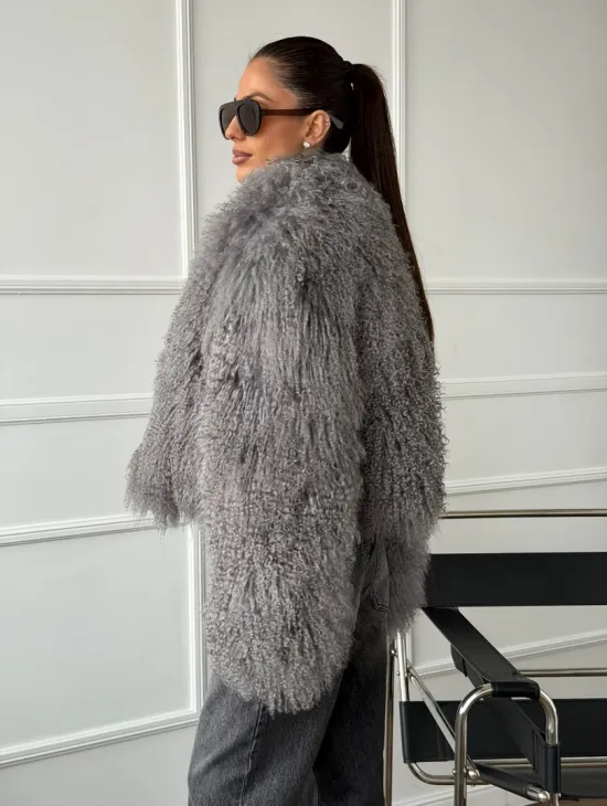 Серая шубка из меха ламы