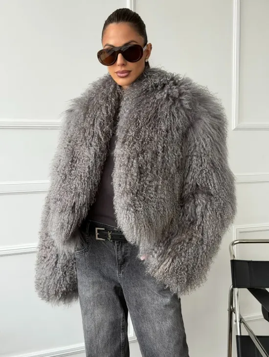 Серая шубка из меха ламы