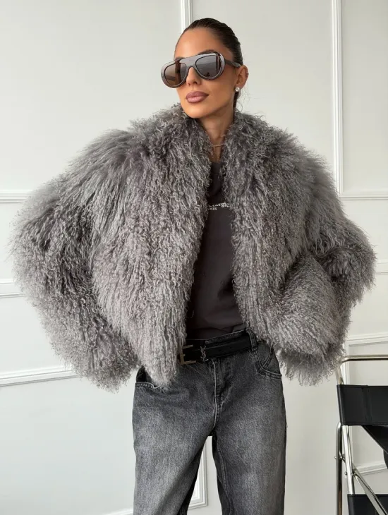 Серая шубка из меха ламы