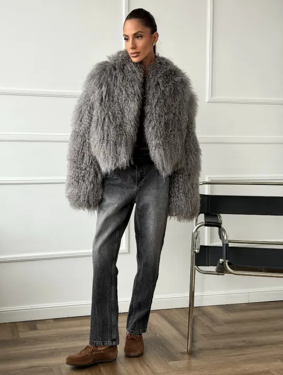 Серая шубка из меха ламы