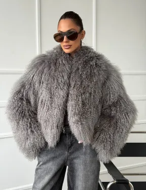 Серая шубка из меха ламы