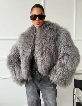 Серая шубка из меха ламы