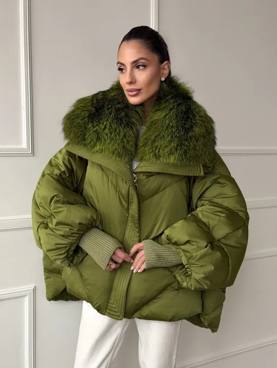 Женский стеганный пуховик с воротником чернобурки