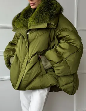 Женский стеганный пуховик с воротником чернобурки