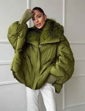 Женский стеганный пуховик с воротником чернобурки