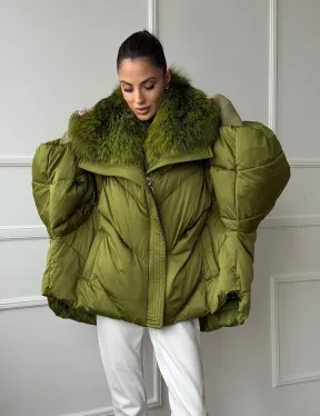 Женский стеганный пуховик с воротником чернобурки