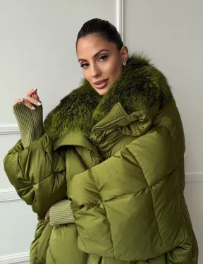 Женский стеганный пуховик с воротником чернобурки