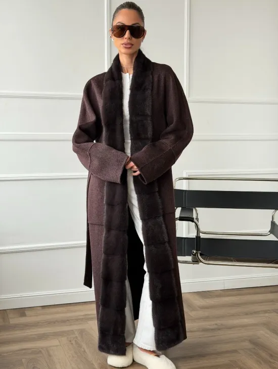 Длинное демисезонное пальто с мехом норки