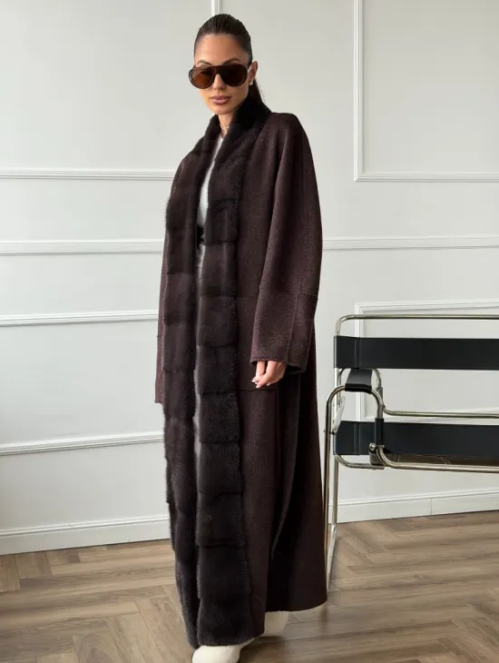 Длинное демисезонное пальто с мехом норки