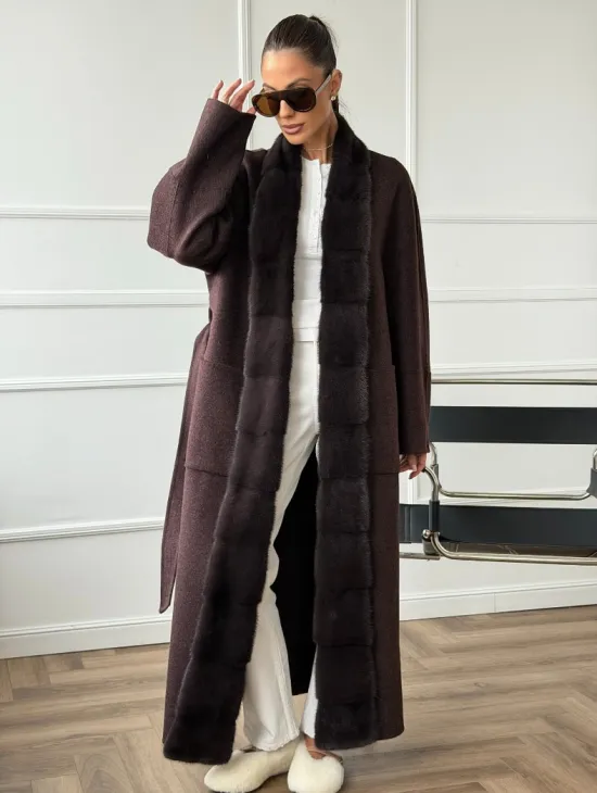 Длинное демисезонное пальто с мехом норки