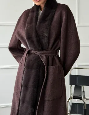 Длинное демисезонное пальто с мехом норки