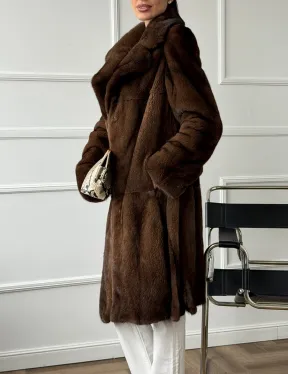 Норковая шуба средней длины со шлицами по бокам