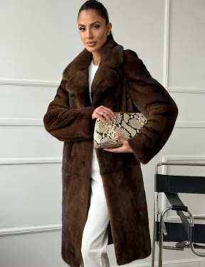 Норковая шуба средней длины со шлицами по бокам