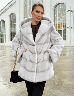 Белая норковая шуба с капюшоном - автоледи