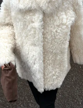 Белая шубка из тиградо