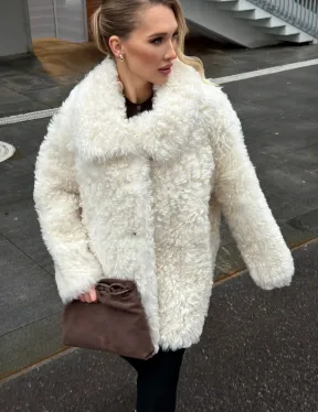 Белая шубка из тиградо