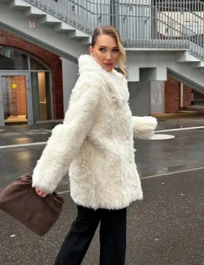 Белая шубка из тиградо