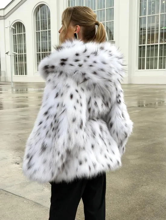 Шуба из лисьего меха под рысь с капюшоном