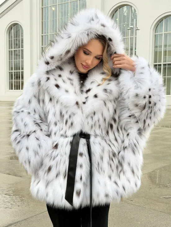 Шуба из лисьего меха под рысь с капюшоном