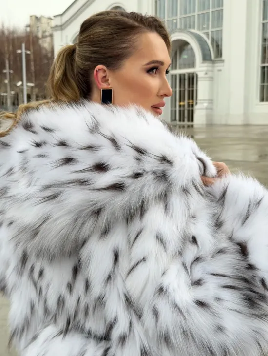 Шуба из лисьего меха под рысь с капюшоном
