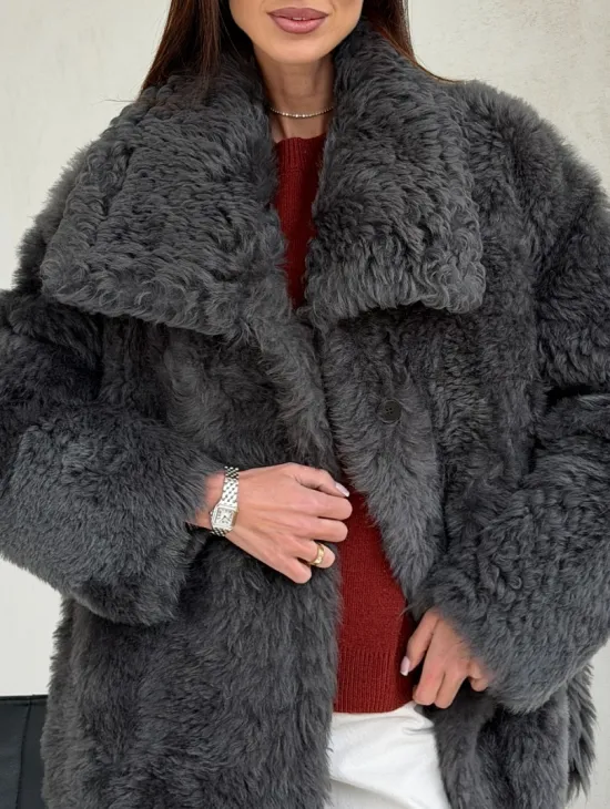 Серая дубленка из тиградо