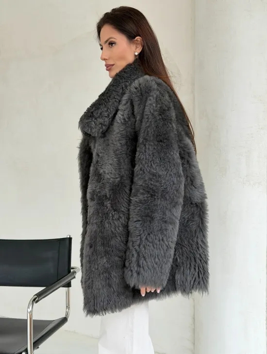 Серая дубленка из тиградо