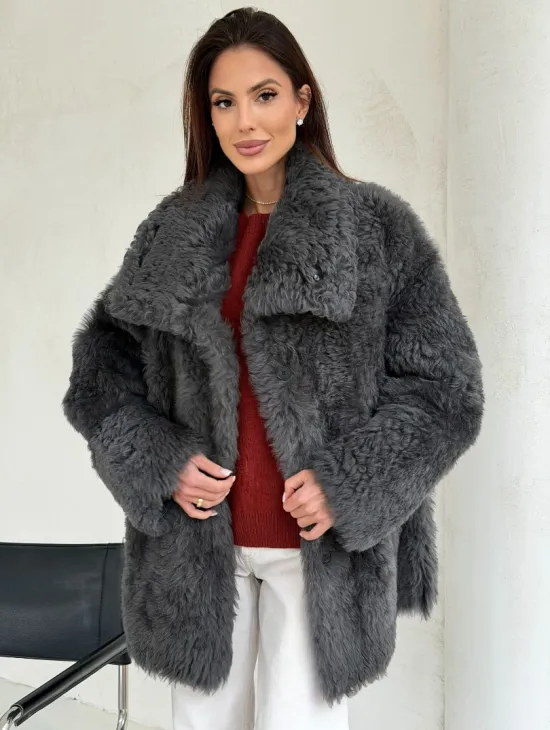 Серая дубленка из тиградо