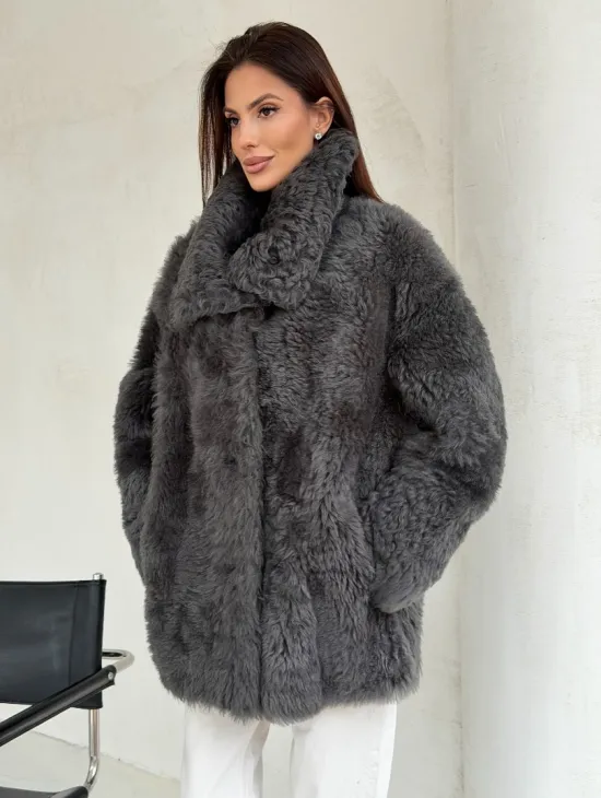 Серая дубленка из тиградо