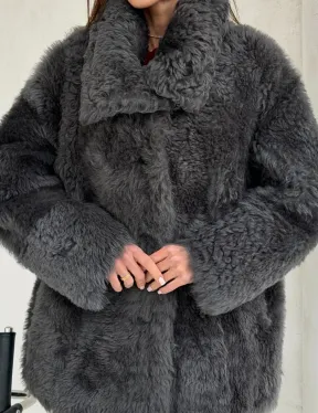 Серая дубленка из тиградо