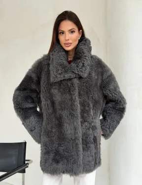 Серая дубленка из тиградо