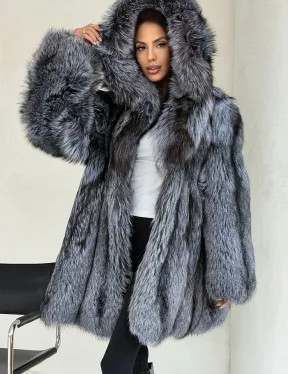 Шуба из натурального меха чернобурки с капюшоном