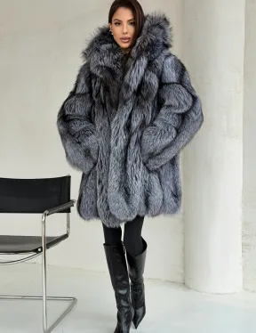 Шуба из натурального меха чернобурки с капюшоном
