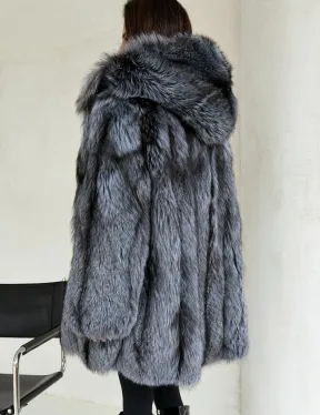 Шуба из натурального меха чернобурки с капюшоном