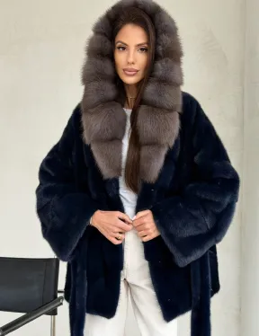 Норковый полушубок синего цвета с капюшоном куница