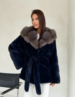 Норковый полушубок синего цвета с капюшоном куница